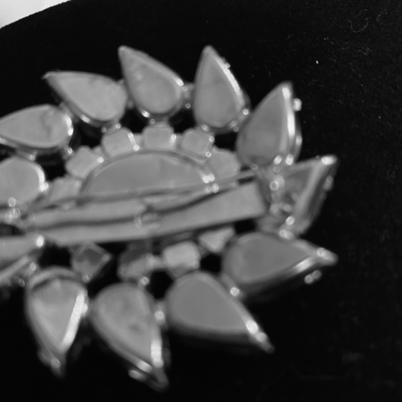 Vintage Sparkly Blue Rhinestones Brooch - Picture 4 of 6